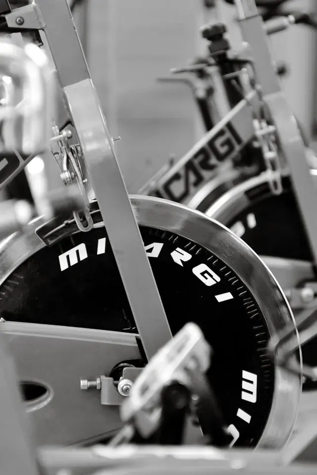 Чистка спортивного инвентаря из кожи